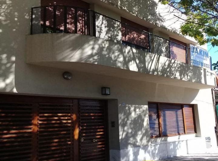 Casa · 240m² · 6 Ambientes · 1 Cochera