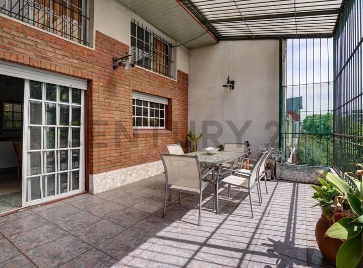 Casa · 230m² · 4 Ambientes