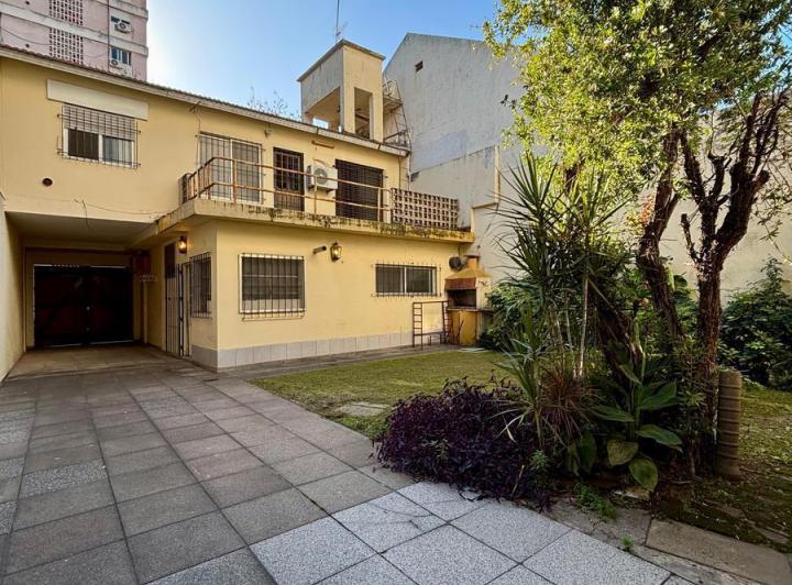 Casa · 231m² · 5 Ambientes · 2 Cocheras