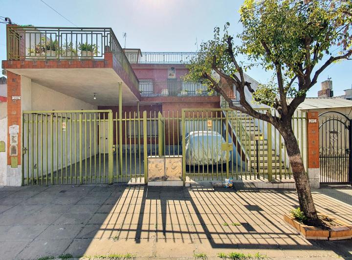Casa · 180m² · 6 Ambientes · 2 Cocheras