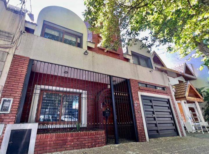 Casa · 340m² · 6 Ambientes · 2 Cocheras
