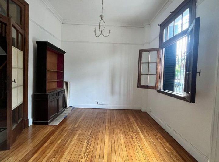 Casa · 232m² · 6 Ambientes · 1 Cochera