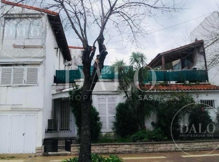 Casa · 180ha · 6 Ambientes · 1 Cochera