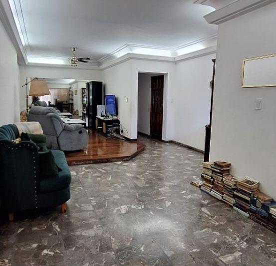 Casa · 395m² · 5 Ambientes · 1 Cochera