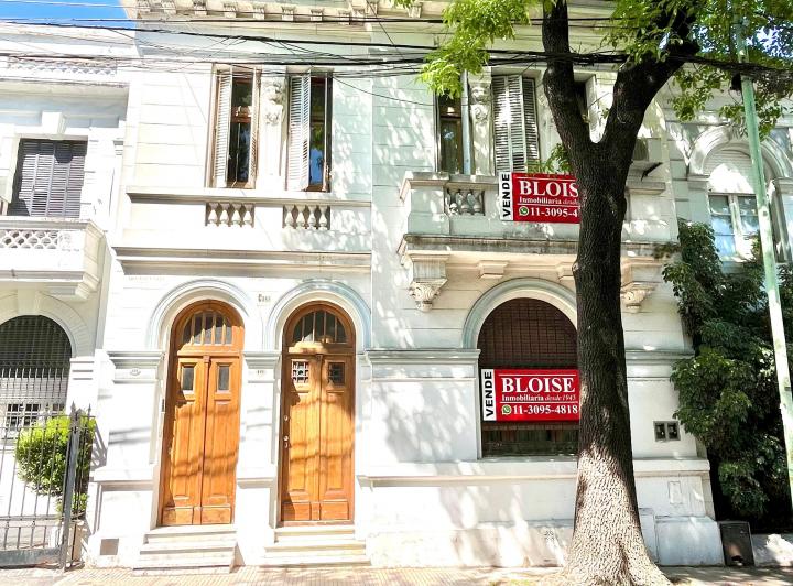 Casa · 240m² · 7 Ambientes