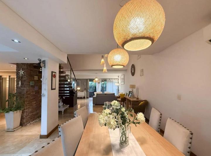 Casa · 428m² · 5 Ambientes · 1 Cochera