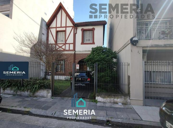 Casa · 145m² · 5 Ambientes · 2 Cocheras
