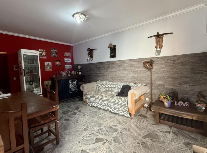 Casa · 251m² · 6 Ambientes · 3 Cocheras