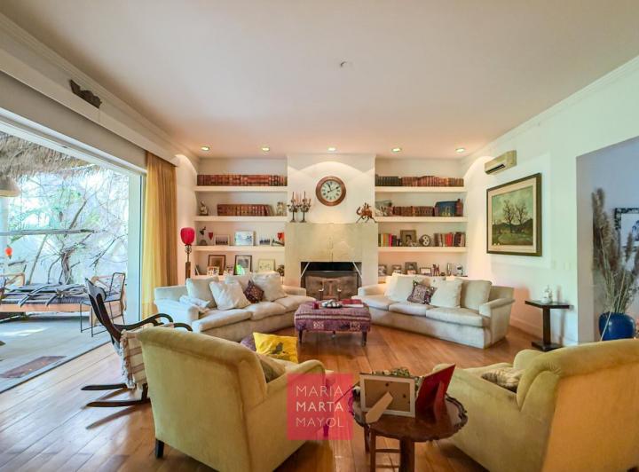 Casa · 581m² · 8 Ambientes · 4 Cocheras