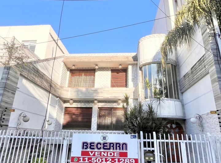 Casa · 261m² · 6 Ambientes · 2 Cocheras
