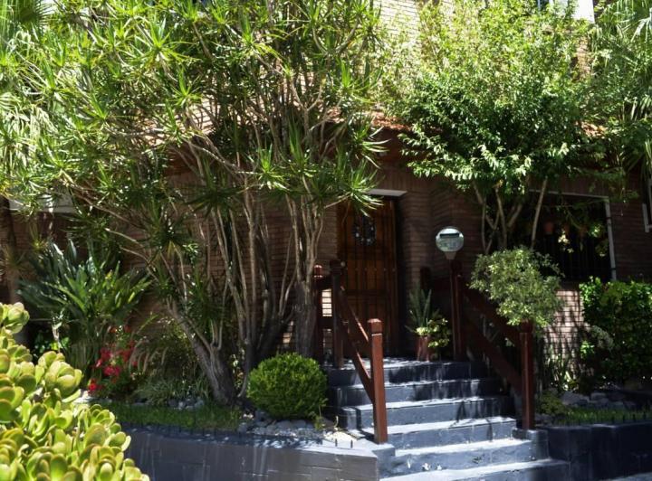 Casa · 241m² · 5 Ambientes · 1 Cochera