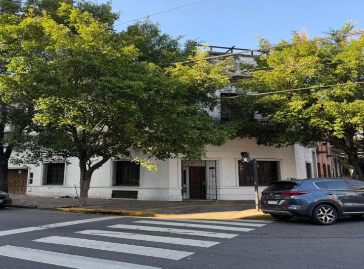 Casa · 400m² · 5 Ambientes · 2 Cocheras