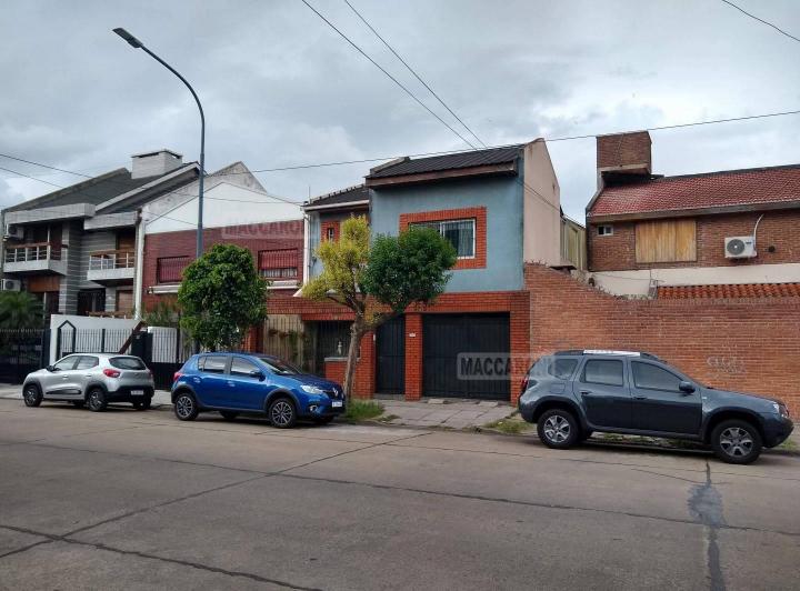 Casa · 221m² · 5 Ambientes · 2 Cocheras