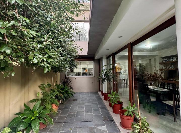 Casa · 238m² · 7 Ambientes · 2 Cocheras