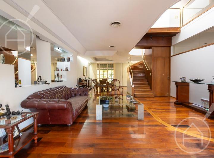 Casa · 534m² · 6 Ambientes · 2 Cocheras