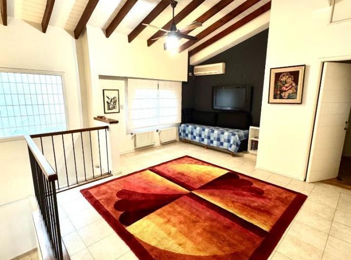 Casa · 203m² · 6 Ambientes · 1 Cochera