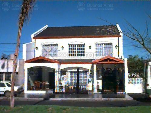 Casa · 300m² · 6 Ambientes · 1 Cochera