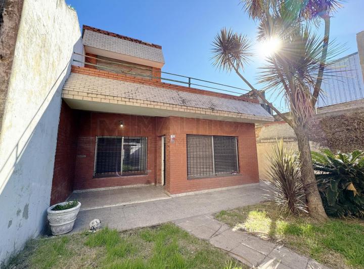 Casa · 190m² · 6 Ambientes · 2 Cocheras