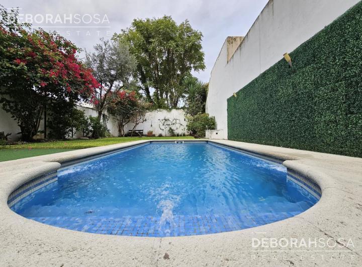 Casa · 592m² · 8 Ambientes · 3 Cocheras