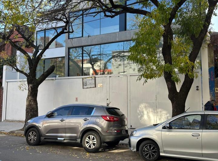Casa · 360m² · 6 Ambientes · 3 Cocheras