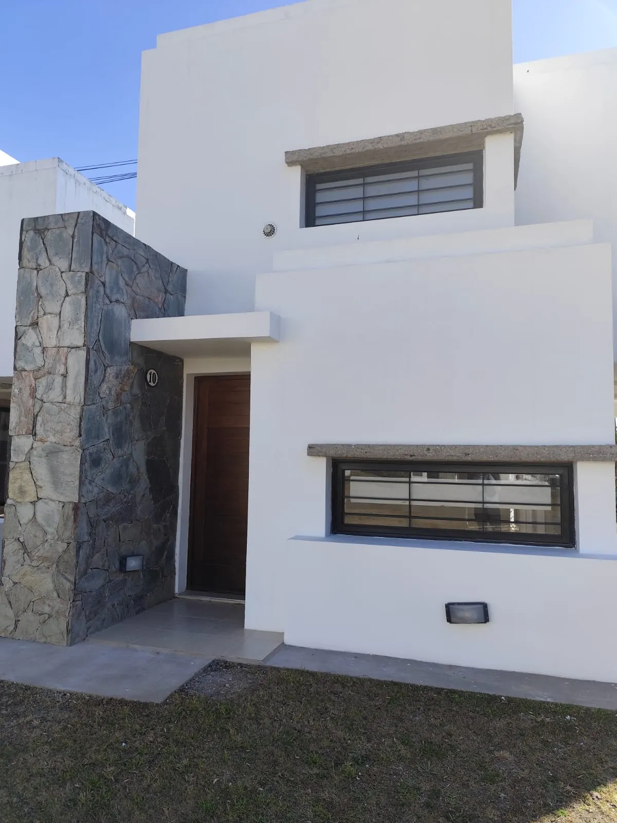 Se ALQUILA dúplex en complejo Villa Norte