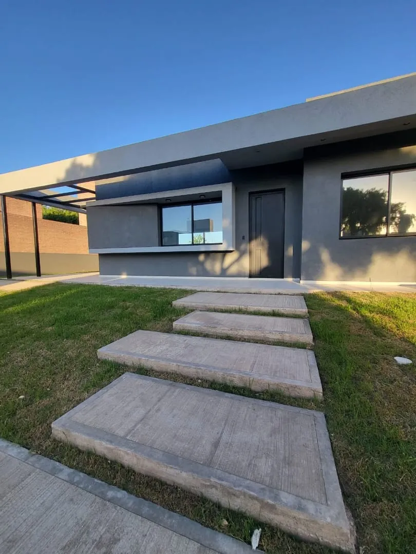 Casa en Venta de 3 Dormitorios en Las Cañitas Barrio Privado a Estrenar