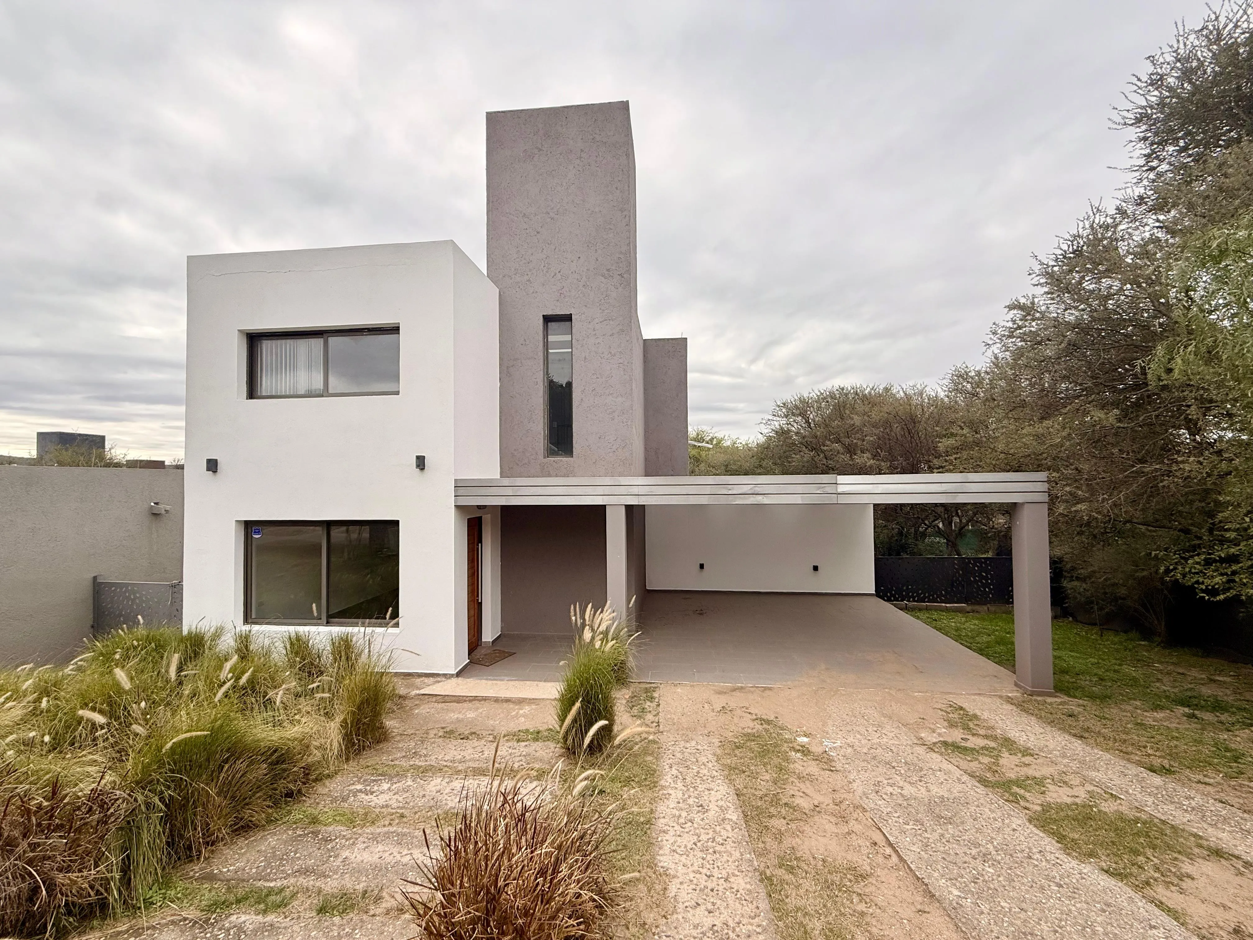 CASA EN VENTA EN LAS CAÑITAS 3 DORMITORIOS