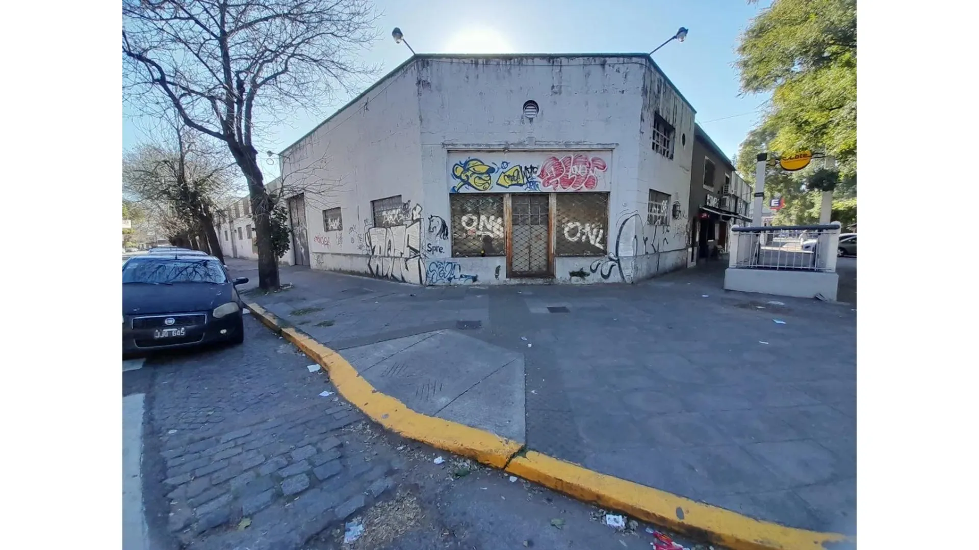 Alquiler de Tres Galpones 1.800 m² en Parque Patricios