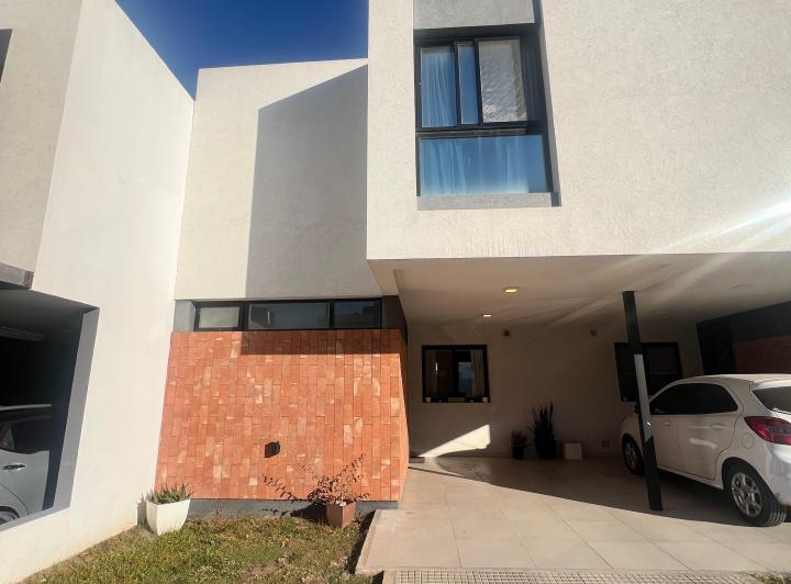 Casa · 96m² · 4 Ambientes · 1 Cochera