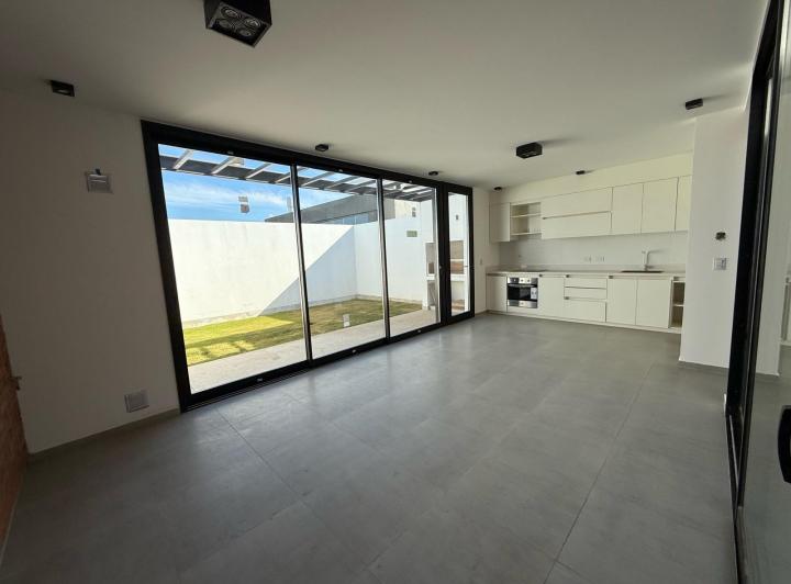 Casa · 111m² · 2 Dormitorios · 2 Cocheras