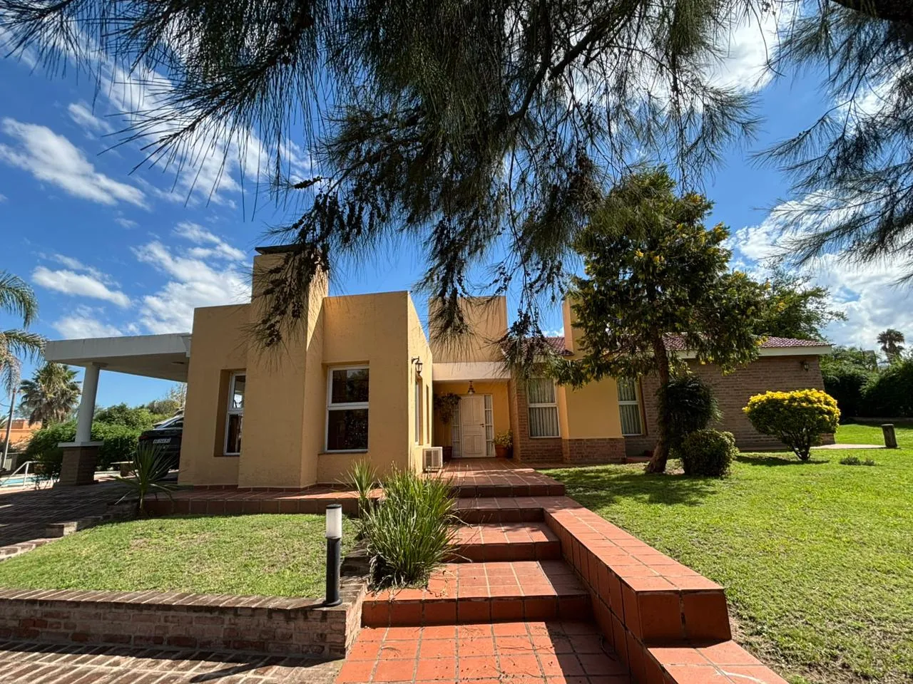 VENTA CASA 3 DORM PILETA LOTE 1258M2APTA CREDITO- COUNTRY 4 HOJAS MENDIOLAZA