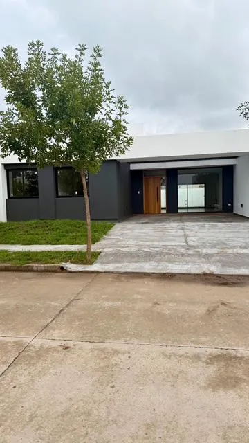 Casa a Estrenar en Distrito Sur  3 Dormitorios, Suite, Galería con Asador y Term...