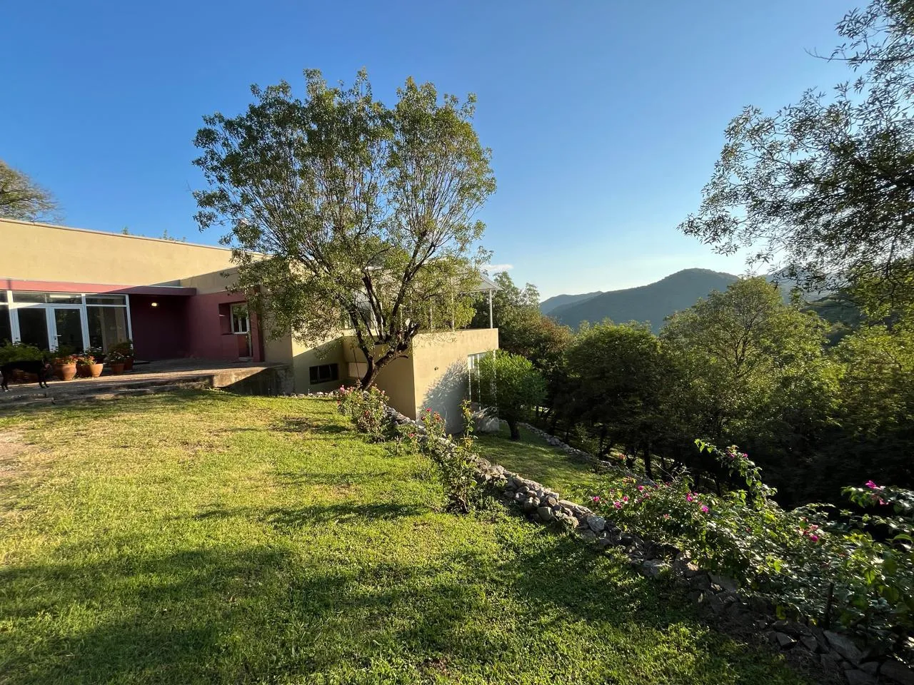 EN VENTA CASA DE UN ARTISTA PLÁSTICO EN UNQUILLO CÓRDOBA