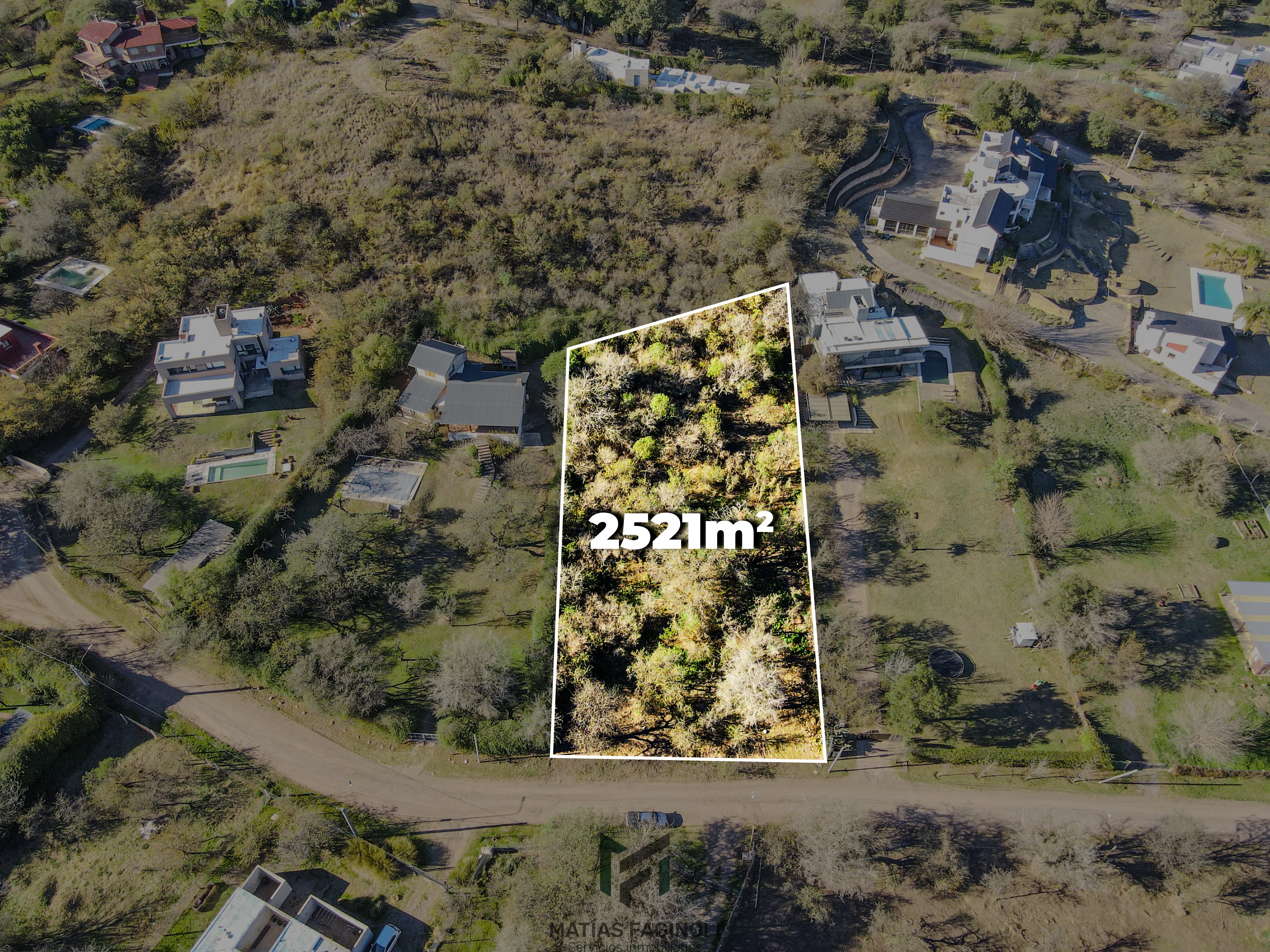 Terreno de 2.521 m² con un AMPLIO FRENTE de 33m²