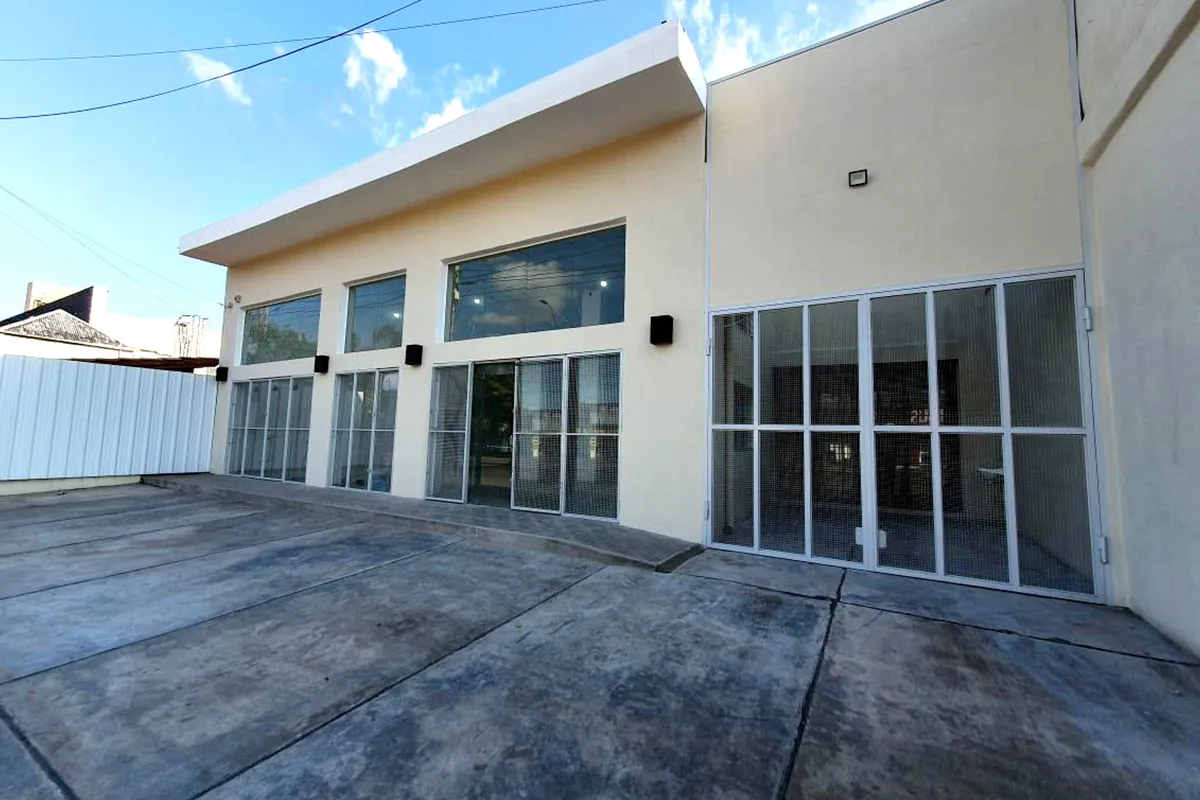 Dueño Alquila Excelente Local Comercial Av. Donato Alvarez Barrio Arguello