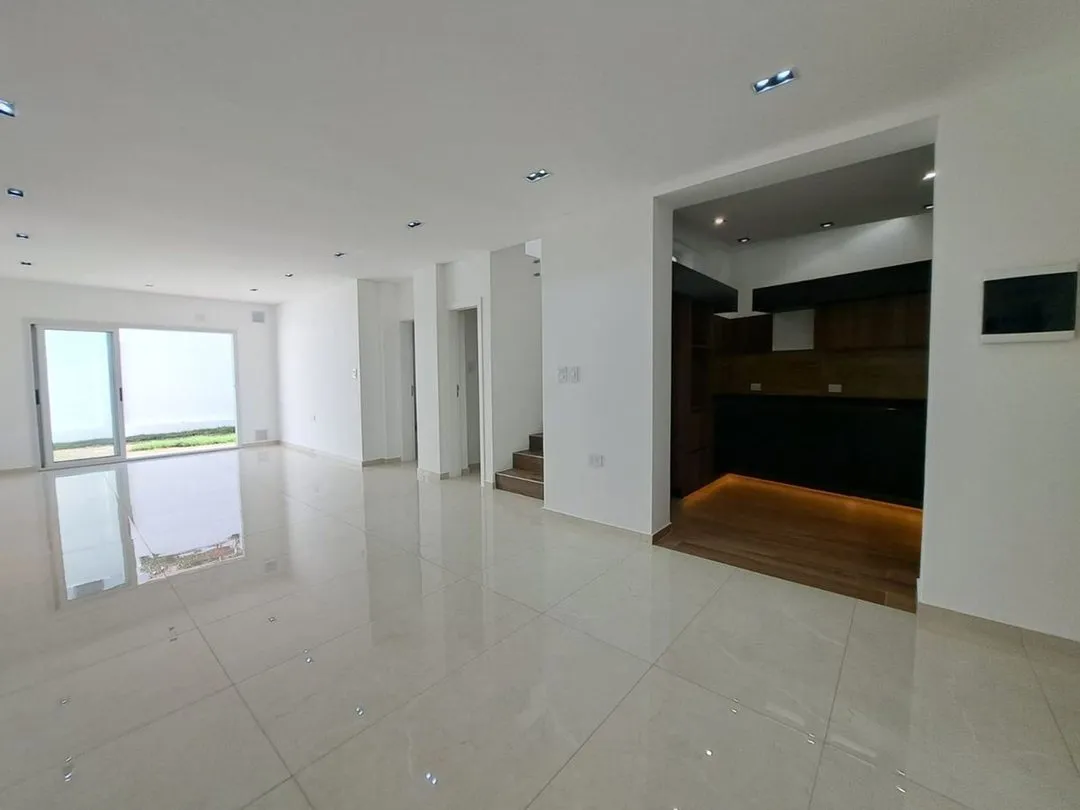CASA TIPO DUPLEX CÓRDOBA QUINTA DE SANTA ANA 3 DORMI PATIO A ESTRENAR VENTA
