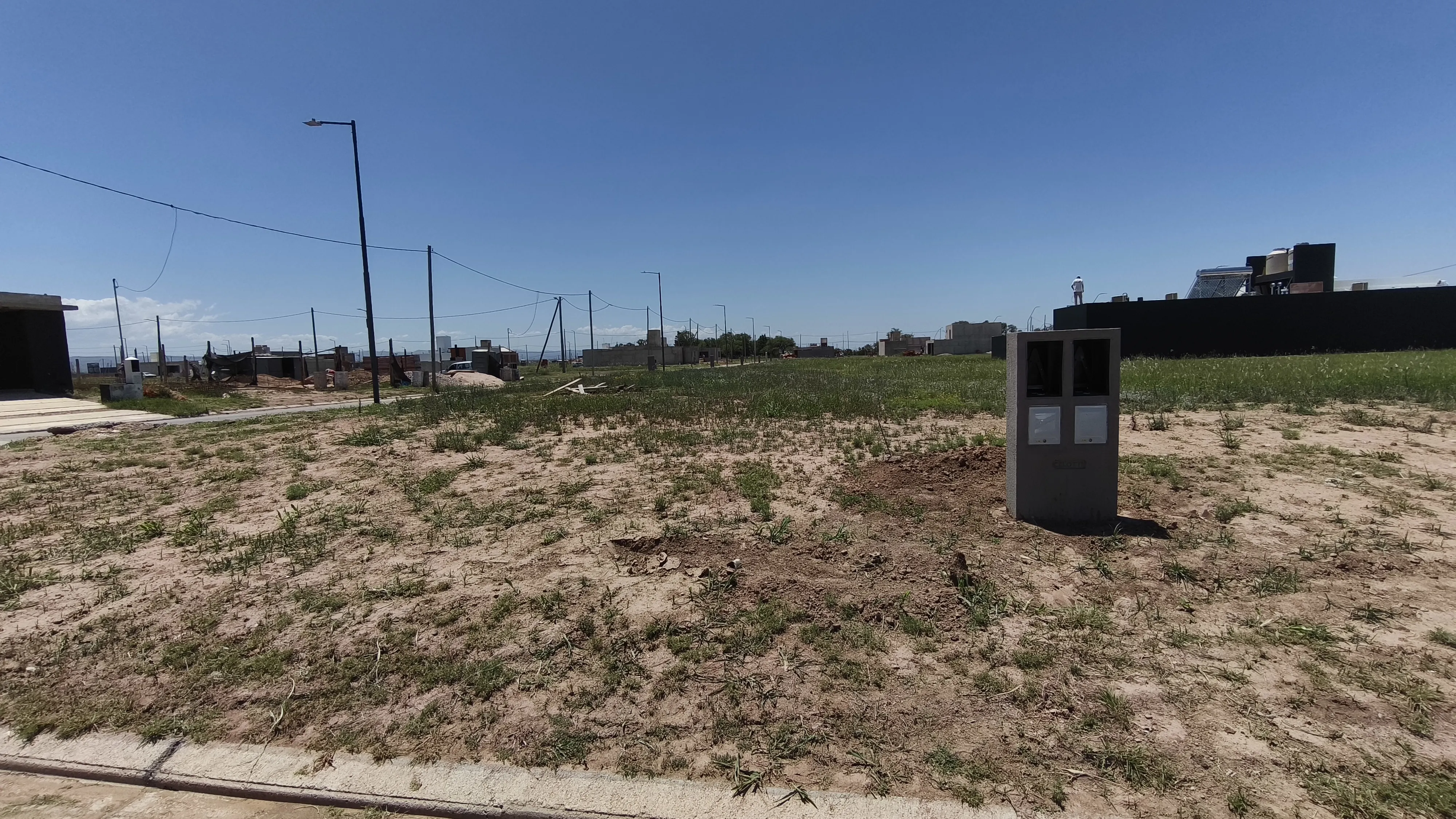 VENTA LOTE CENTRAL EN CUESTAS DE MANANTIALES