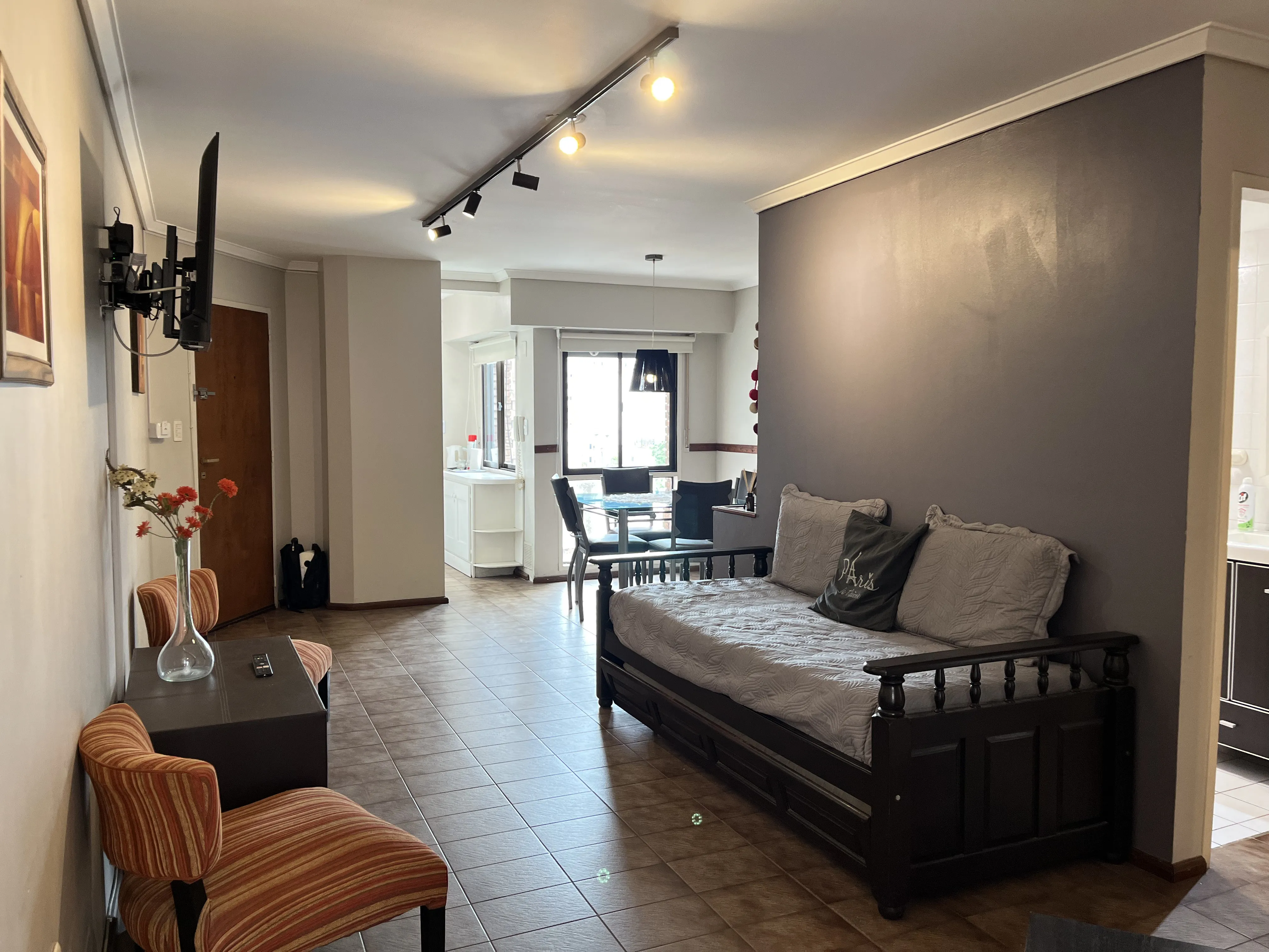 Departamento Amoblado en Venta | Cocina integrada y Balcón | Dean Funes 800