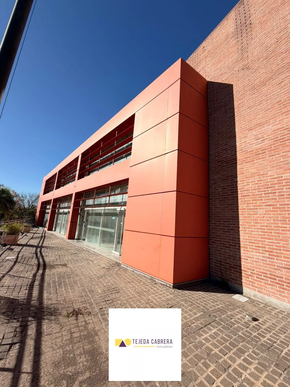 Locales comerciales, oficinas, imagen institucional estratégica