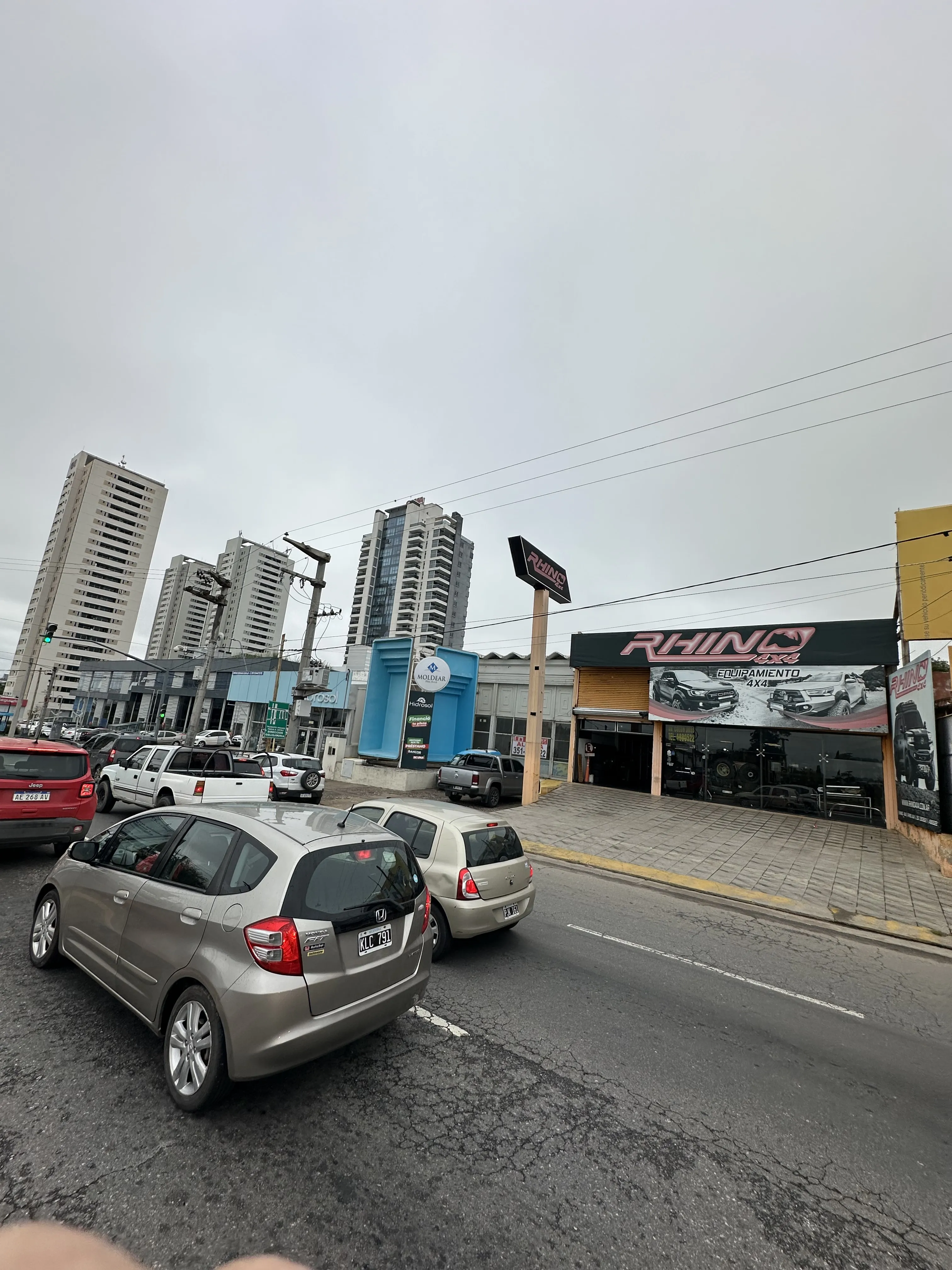 FRENTE A MAKRO EXCELENTE LOCAL 250 MTS