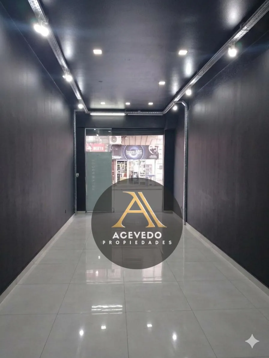 Oportunidad en Pleno Centro  Local Comercial sobre Calle Corrientes  88 m2