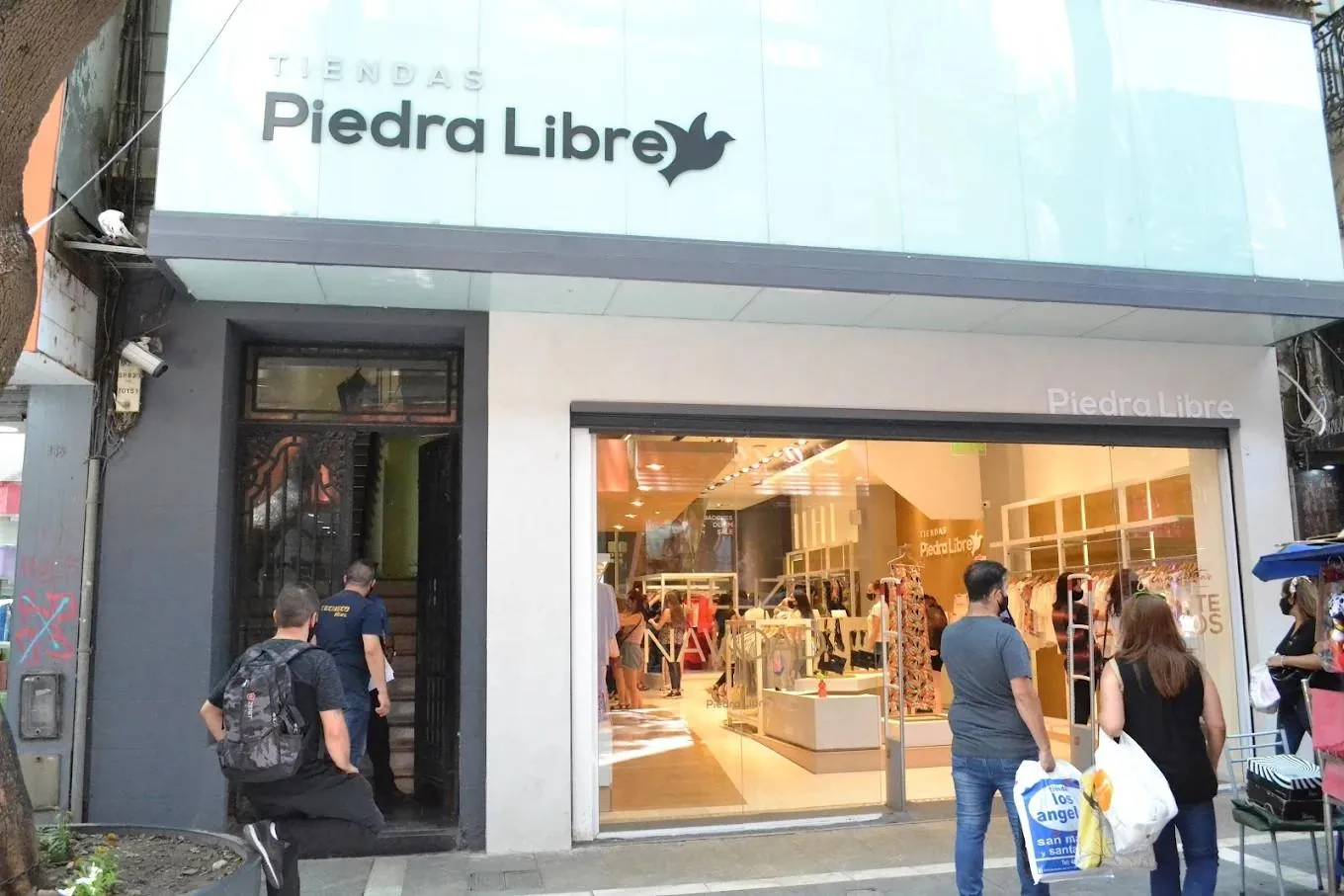 ALQUILER | Rivera Indarte | Peatonal Centro | Local | Vidriera y 2 niveles