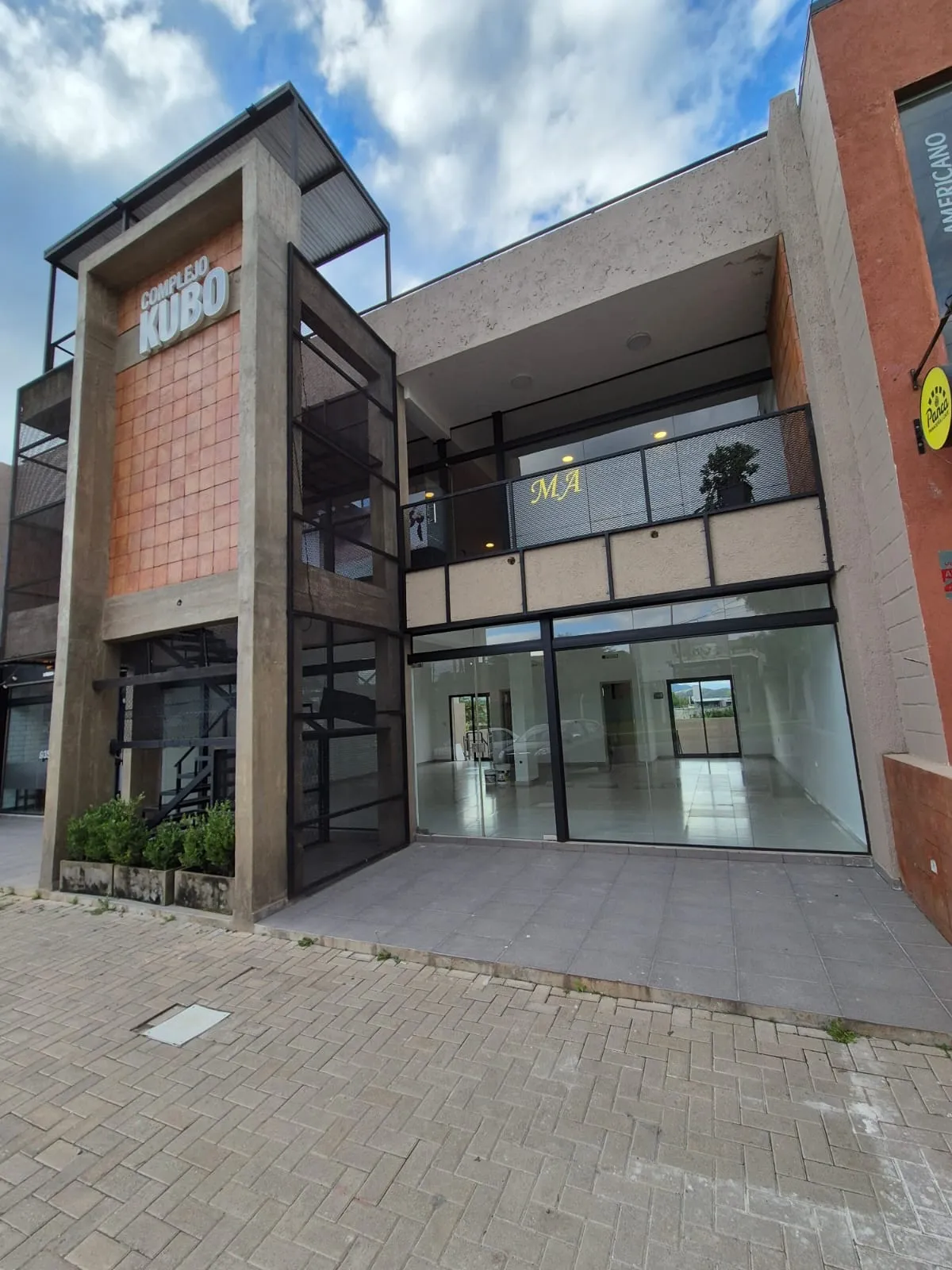 LOCAL EN ALQUILER FRENTE A LA ESTANZUELA– LA CALERA