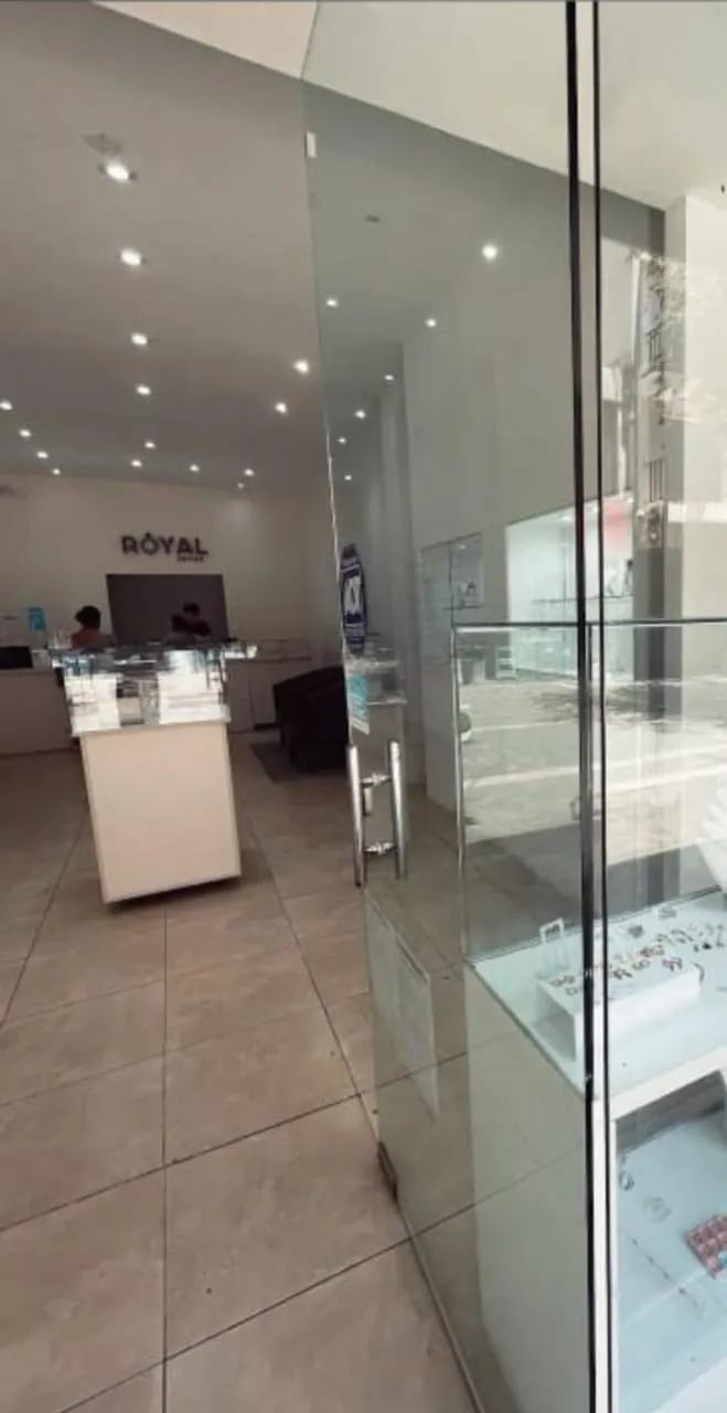 PEATONAL  VENTA LOCAL EN MUY BUENA ZONA