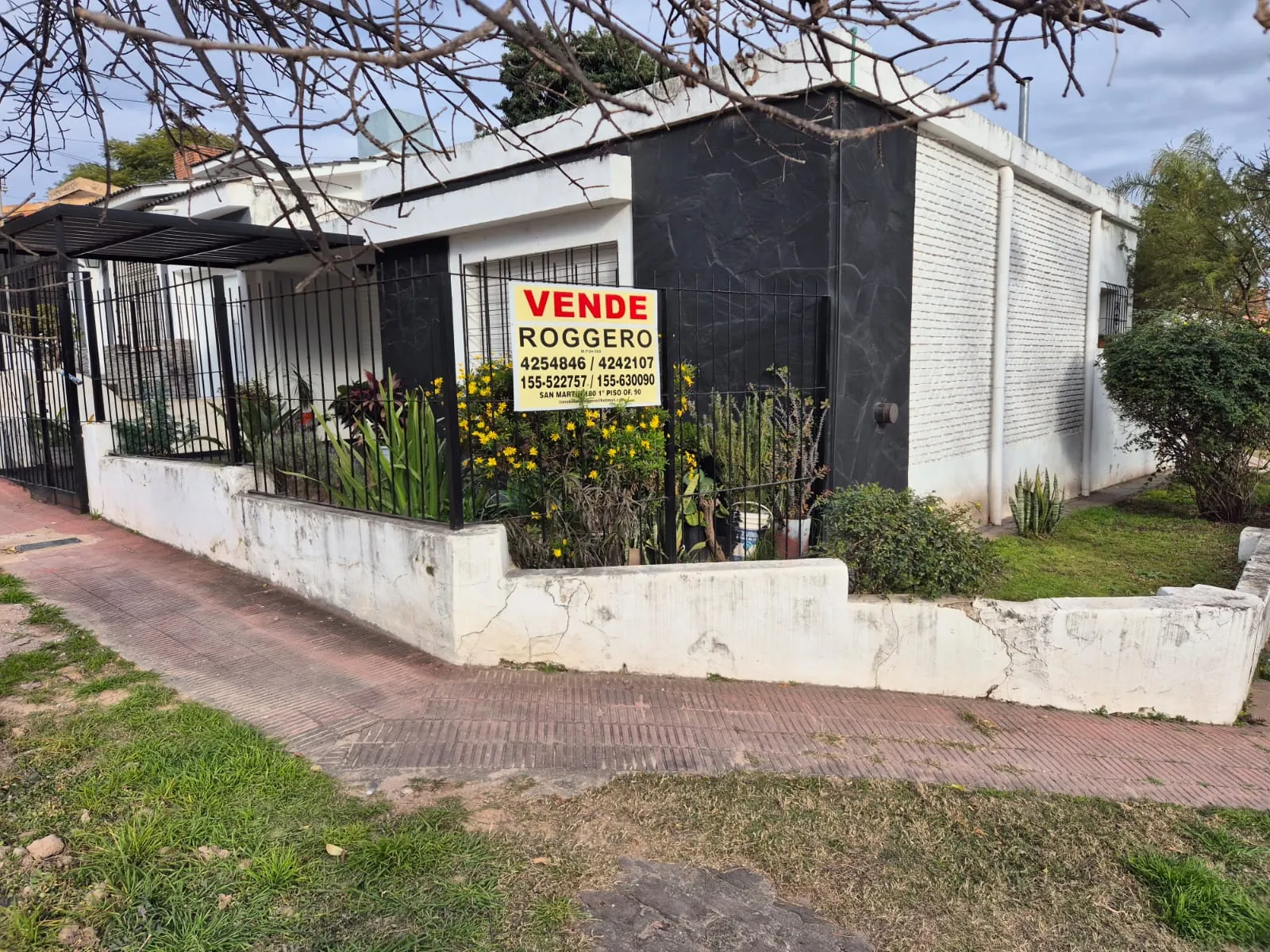 Casa 3d + Dpto. 1d ideal inversionista alquilado $ 850.000.- Apta Credito.-