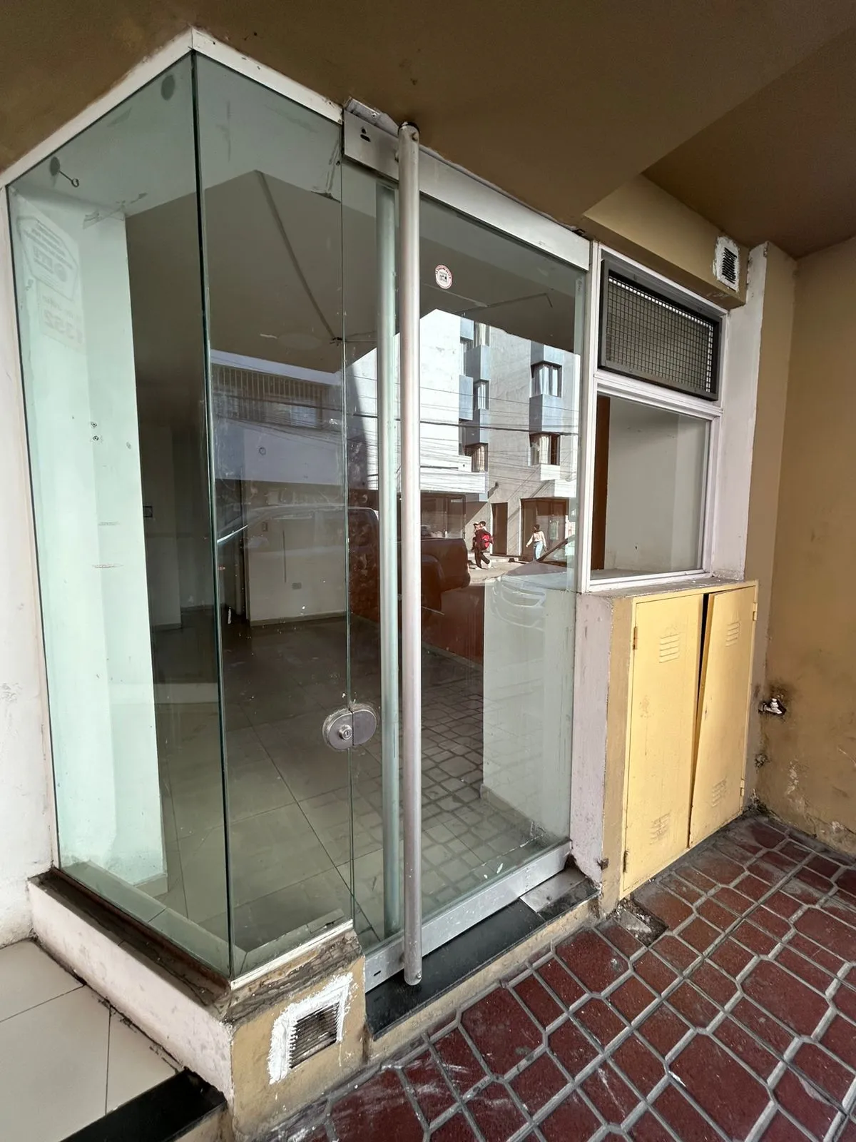 OPORTUNIDAD VENTA LOCAL COMERCIAL B° ALBERDI