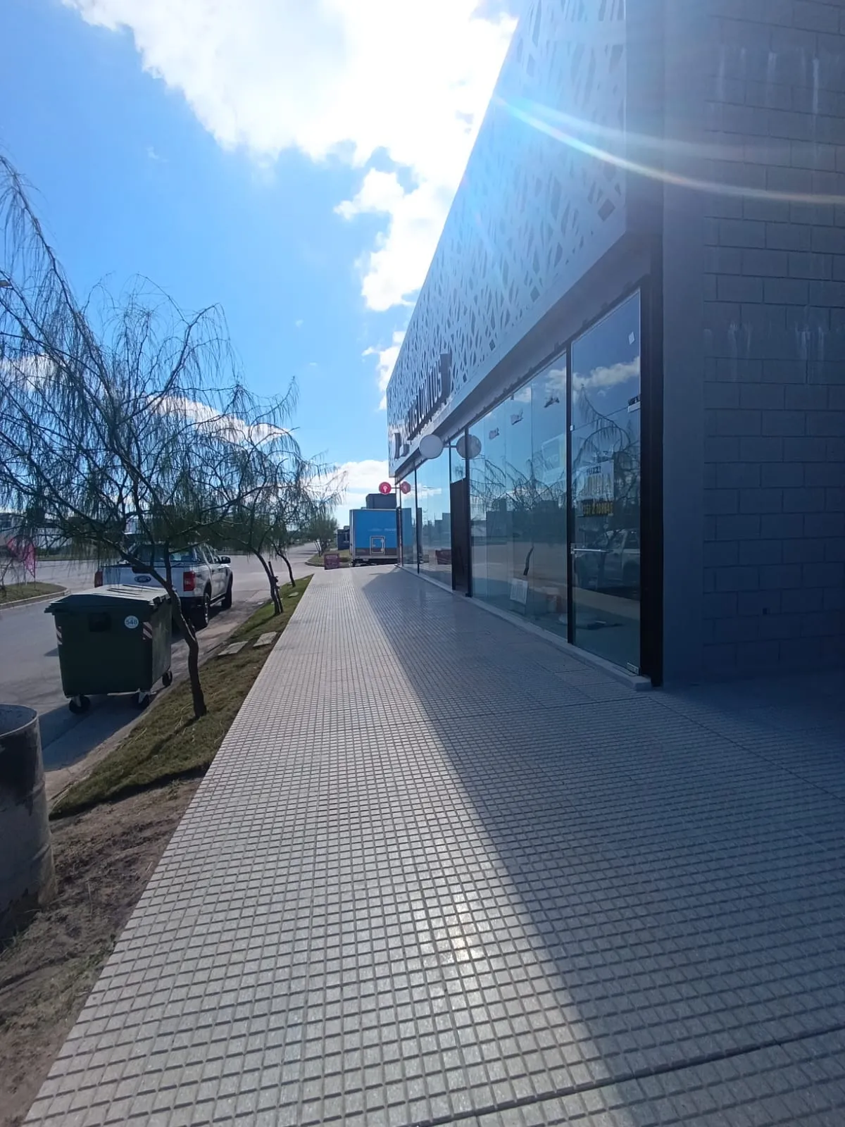 LOCALES DOCTA SOBRE BOULEVARD PRINCIPAL
