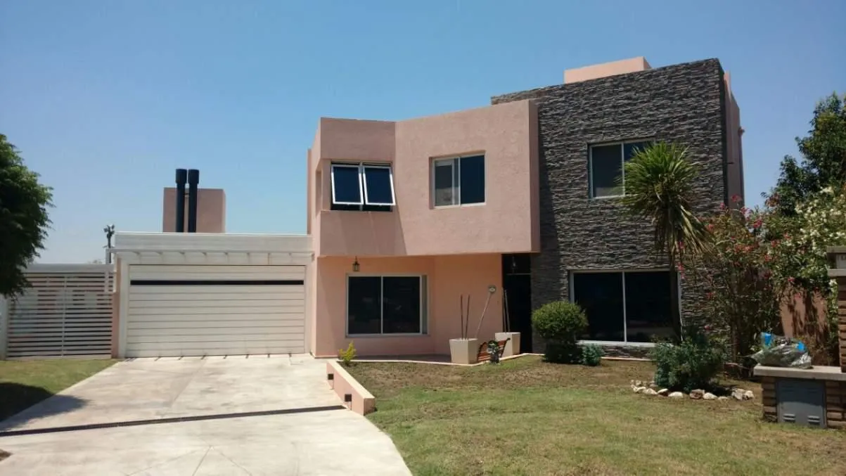VENTA CASA  EN COUNTRY EL BALCÓN  VALLE ESCONDIDO