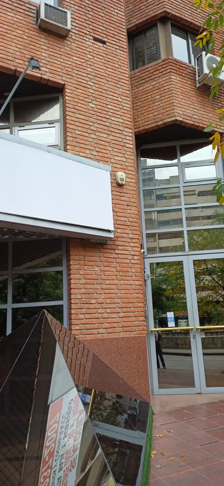 Alquilo Amplia Oficina en Pb y Subsuelo 600 m²  C/ 9 Privados Sobre Cañada