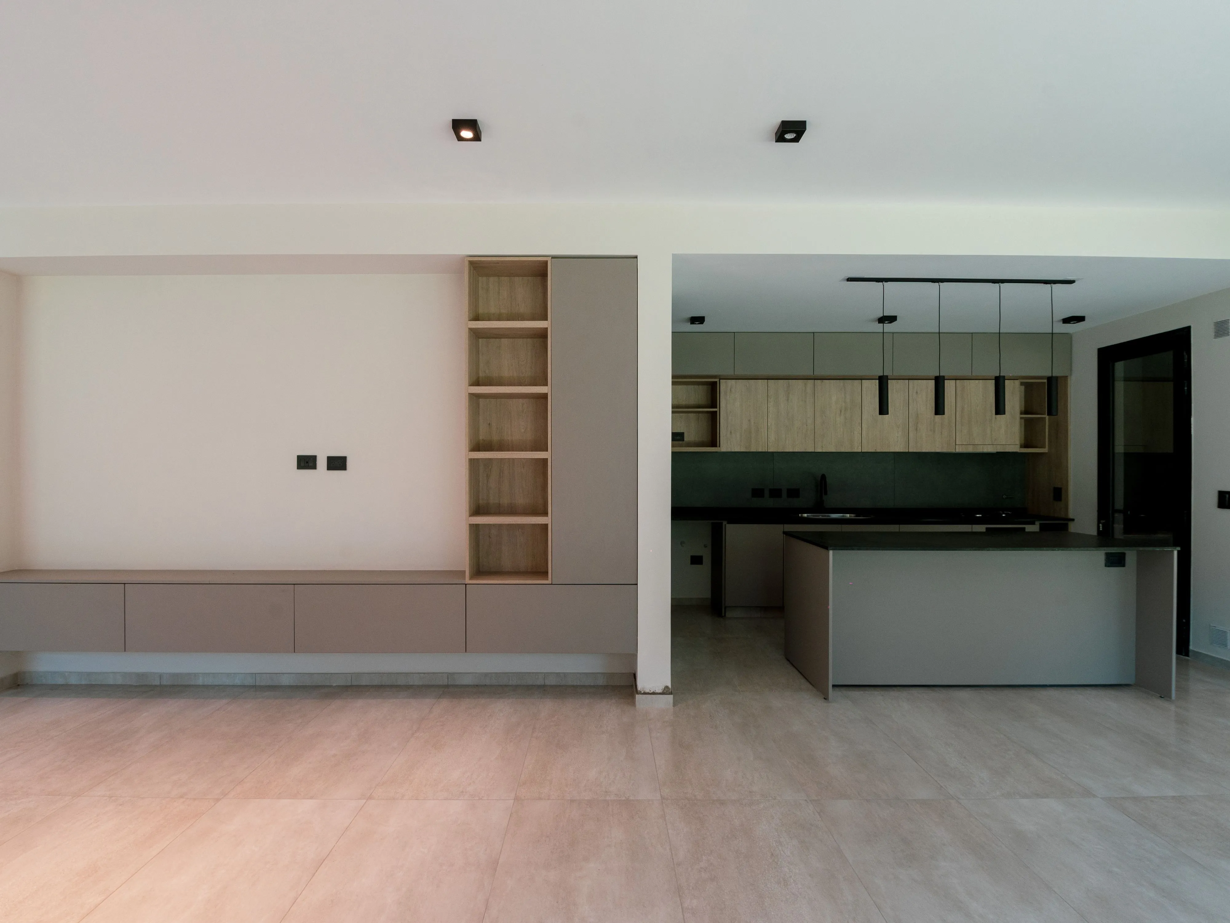 OPORTUNIDAD A ESTRENAR | Casa en 1 Planta | 3 Dorm + Escritorio | 1000m² Lote